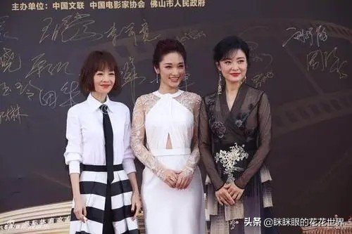 央視才女周濤書法造詣不俗，筆墨茂密豐滿，汲取歐楷風姿引網友贊