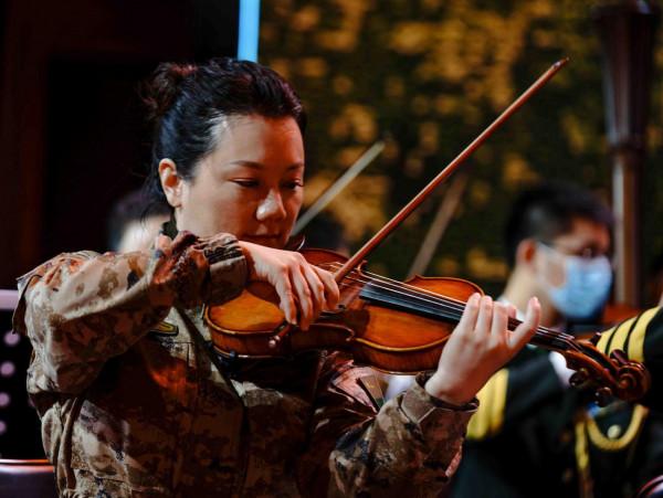 探班軍營網路春晚｜“熱搜”見！軍樂演奏的“破圈”玩法