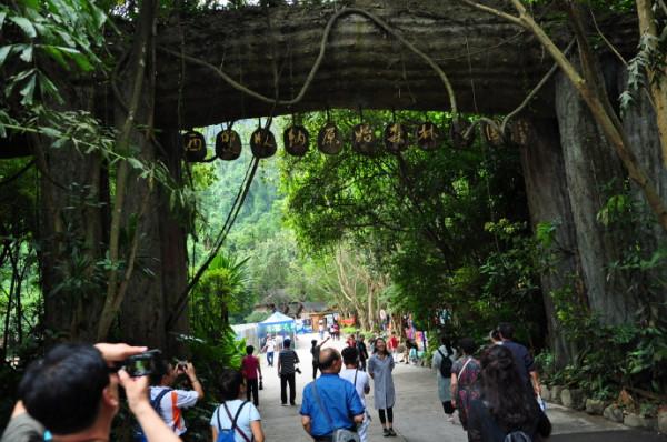 走進西雙版納傣家村寨
