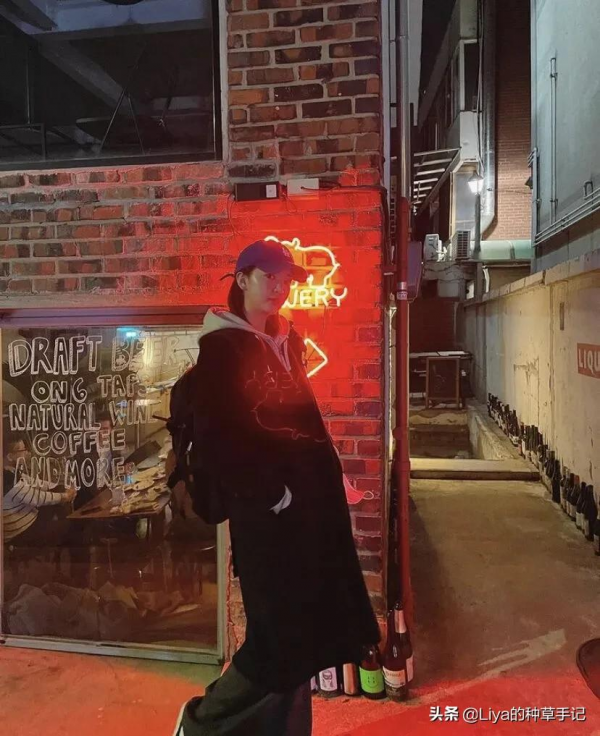 還在穿一身黑嗎？今冬這14套搭配太好看了