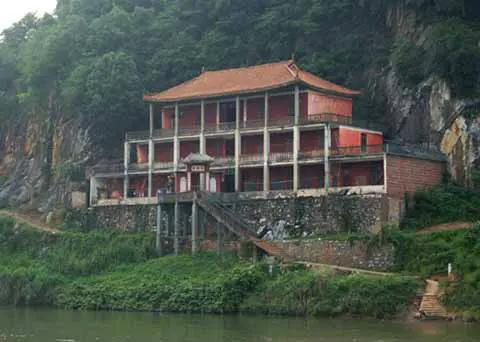 西門望雪散文：張良洞懷古