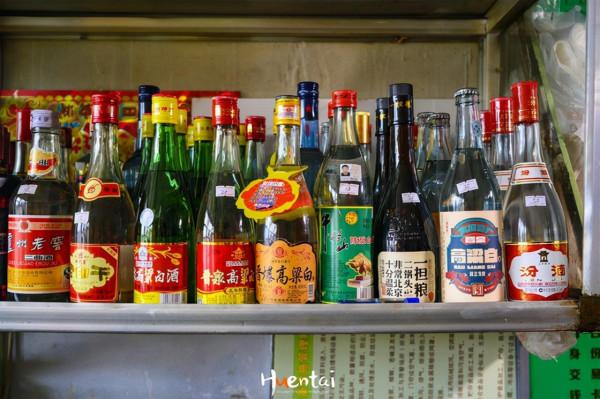 江蘇小夥自駕山西，在郊區吃“硬核”午飯，食客多是卡車司機