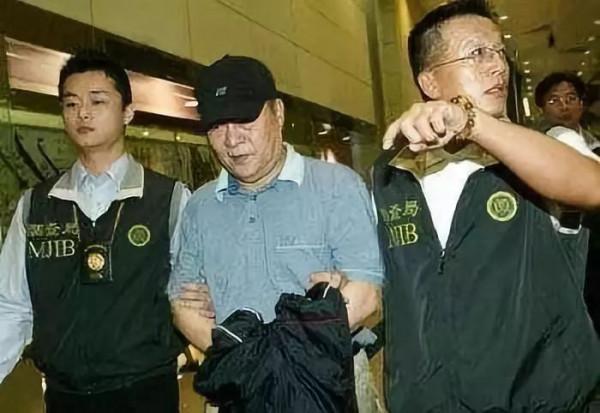 達芙妮40年輪迴，充滿家族內鬥、明星豪門、資本掠食等，一場大戲