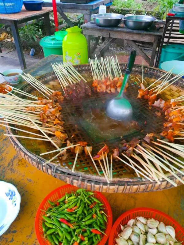 兩個女教師在緬甸偏遠農村的兩天一晚:缺電少水路難走,以為穿越 兩個女教師在緬甸偏遠農村的兩天一晚:缺電少水路難走,以為穿越