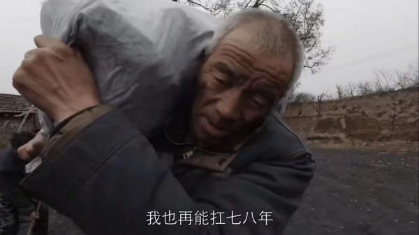 陝西3個60多歲大爺，坐擁1500萬粉絲，卻依然種田養豬，為啥？