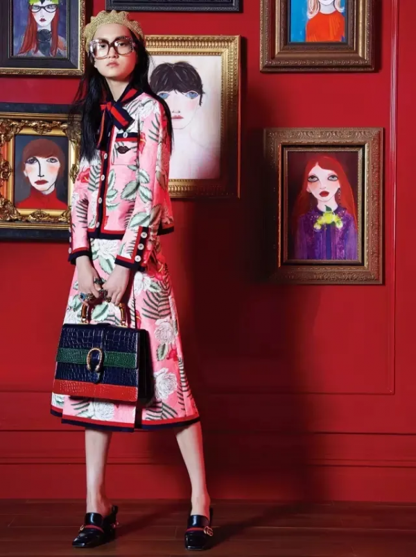 55歲大媽剛戒毒又患癌，第一次拿起畫筆便完美蛻變Gucci金牌畫師