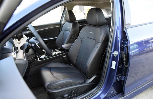 試駕起亞K5凱酷頂配車型,時隔9年的迴歸是否有特點? 試駕起亞K5凱酷頂配車型,時隔9年的迴歸是否有特點?