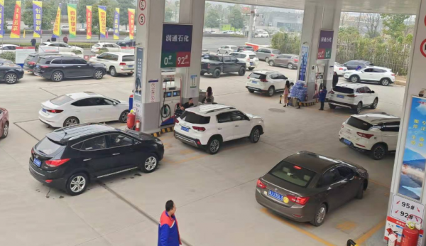 國內油價“三連跌”！廣大司機迎來好訊息，一筆錢又能省下了