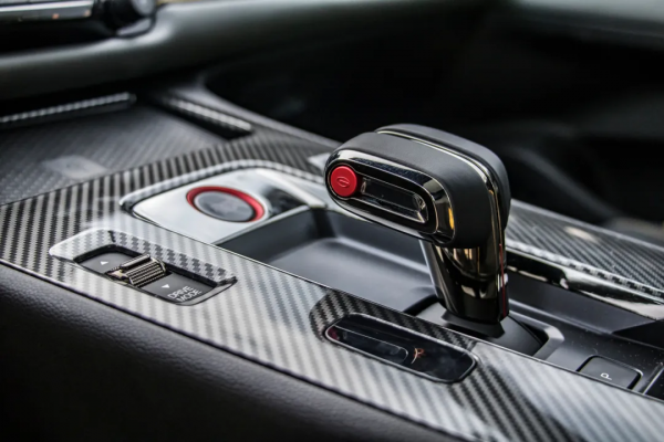 原廠改裝排氣,駕駛氛圍滿分,最近大熱的傳祺影豹到底怎樣? 原廠改裝排氣,駕駛氛圍滿分,最近大熱的傳祺影豹到底怎樣?