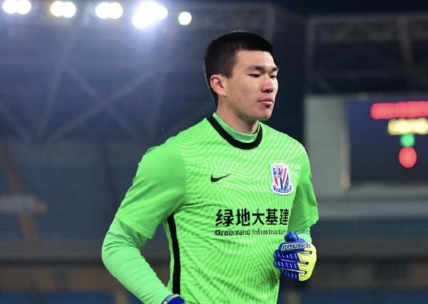 卡里烏斯附體!申花23歲門將出球失誤,被奧斯卡鏟進球門 卡里烏斯附體!申花23歲門將出球失誤,被奧斯卡鏟進球門