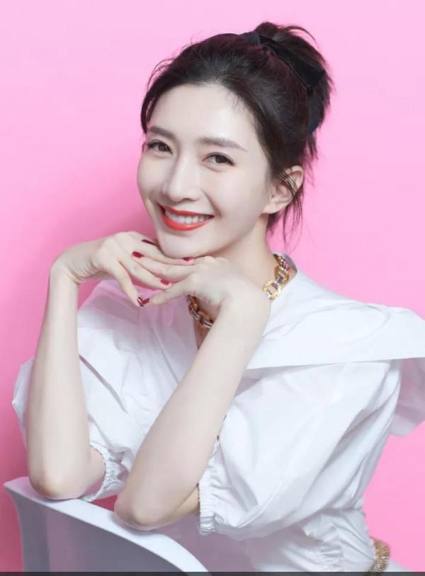 江疏影高學歷高顏值高身材，三高美到了巔峰