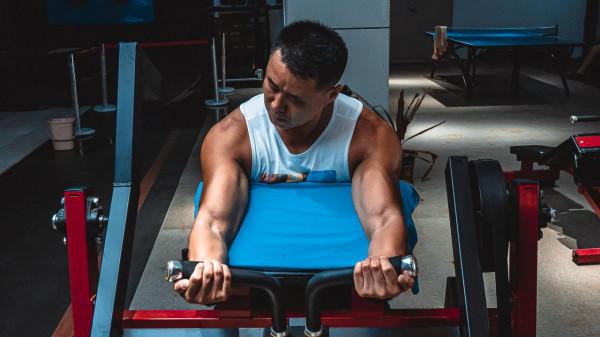 力量訓練3種強度，重量選擇與完成次數，增加肌肉體積和力量