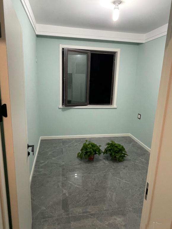 4個月，硬裝還沒結束，廚房沒裝，只吊了頂，全屋都是窄邊雙眼皮