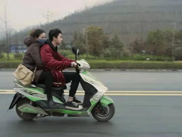 相依為命的弟弟竟是親兒子？她可真敢演