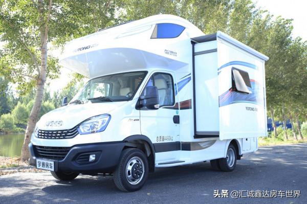 3.0T8AT動力，6座大空間，​帶多種智慧和大床，宇通高配房車來了