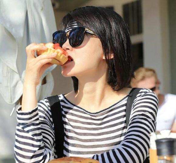 已經52歲的年紀,卻依舊美得像個“少女”,許晴的減齡要點值得學 已經52歲的年紀,卻依舊美得像個“少女”,許晴的減齡要點值得學