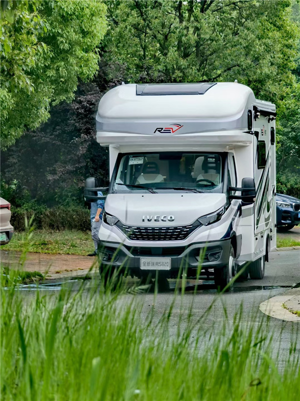 兩小時可將23.6度電充滿,瑞弗最新S820進口依維柯雙拓展房車 兩小時可將23.6度電充滿,瑞弗最新S820進口依維柯雙拓展房車