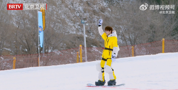 王濛和劉雨昕比賽滑雪明顯放水 網友：濛主你的勝負欲哪兒去了？