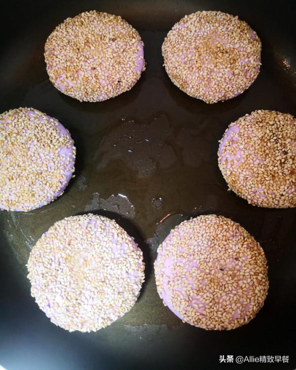 不用擀麵的紫薯豆沙餅，用平底鍋就能做，軟糯香甜，簡單易上手