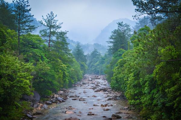 江西一4A景區內，空氣新鮮、水質極佳，是有名的避暑勝地