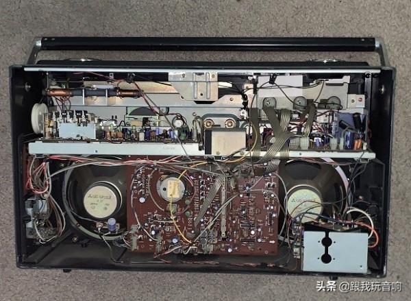 80年代 日本松下推出了一款漂亮的RS-4360行動式收錄機