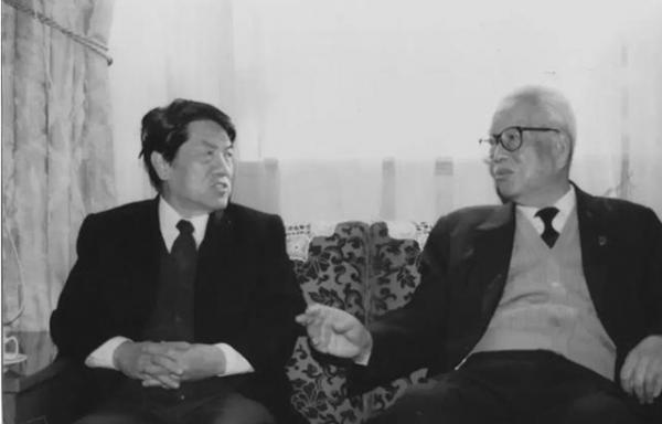 90歲的朱鎔基親自拜訪百歲的袁寶華,見面後:最好的啟蒙老師 90歲的朱鎔基親自拜訪百歲的袁寶華,見面後:最好的啟蒙老師