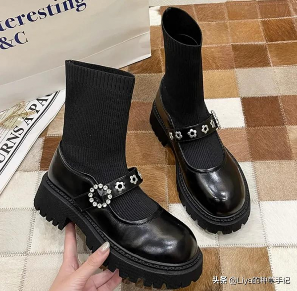 “瘦瘦靴”火了!比馬丁靴好穿,比平底靴流行 “瘦瘦靴”火了!比馬丁靴好穿,比平底靴流行