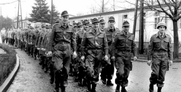 從戰敗國到北約第二，裝備2000輛坦克，冷戰的西德國防軍有多強？