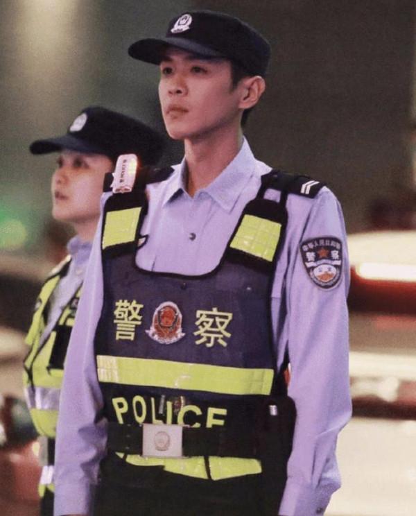 同樣是演軍人，肖戰張譯氣場強，黃景瑜像小混混，差別在於體態？