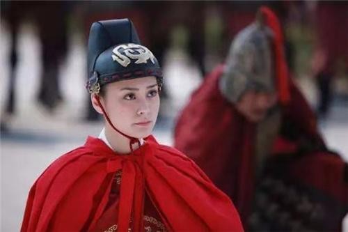 同樣是皇家侍女,為何蘇麻喇姑獲得極大尊崇,上官婉兒卻被殺掉 同樣是皇家侍女,為何蘇麻喇姑獲得極大尊崇,上官婉兒卻被殺掉