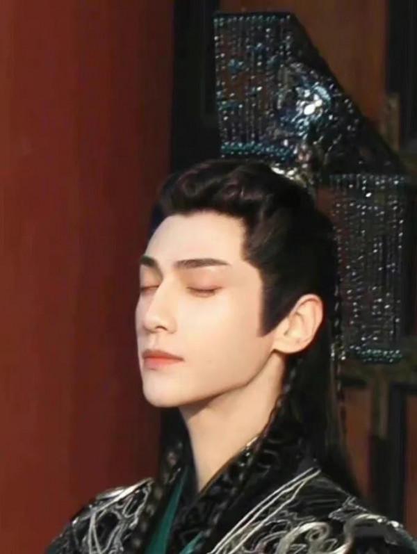 羅雲熙新劇正式殺青！白鹿再次跳下城樓，陳都靈出演腹黑女二