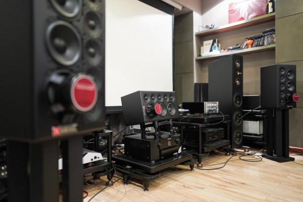 “家有影院”使用者案例:用KK打造的70平米極致客廳家庭影院 “家有影院”使用者案例:用KK打造的70平米極致客廳家庭影院