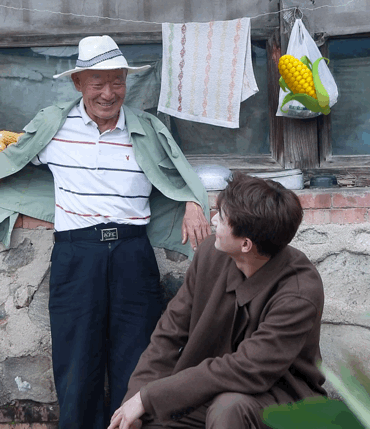 林更新終於認真一回！拍田園寫真帥氣十足，鄉村元素好有煙火氣