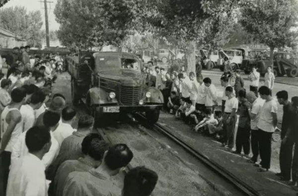 1945年，中國連長娶日本女戰俘，隱居四川，幾十年後繼承上億財產
