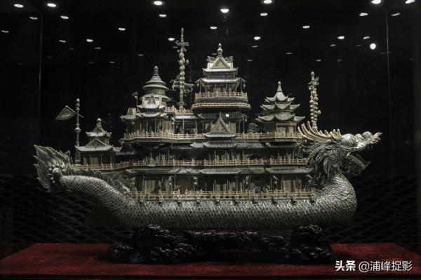 4年耗費5噸鮑魚殼雕出“龍鳳舟”“九龍壁”，萬年硨磲玉化如羊脂