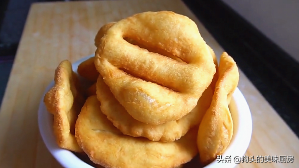 1碗麵粉1個雞蛋能做的油餅,外皮酥脆,內部蓬鬆,比油條還好吃 1碗麵粉1個雞蛋能做的油餅,外皮酥脆,內部蓬鬆,比油條還好吃