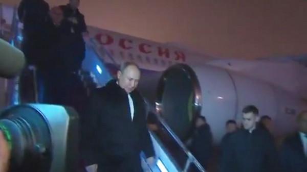 帶著普京“玩命”，俄羅斯飛行員盲降機場，最後被懲罰還是褒獎？