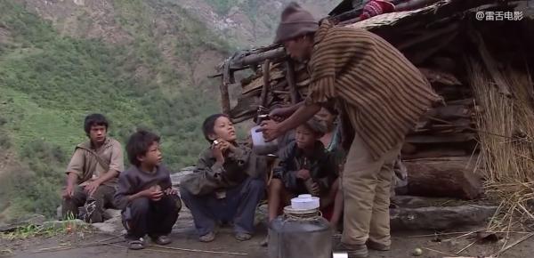 14歲少年爬100米懸崖採蜂蜜,給3個弟妹賺學費!紀錄片 14歲少年爬100米懸崖採蜂蜜,給3個弟妹賺學費!紀錄片