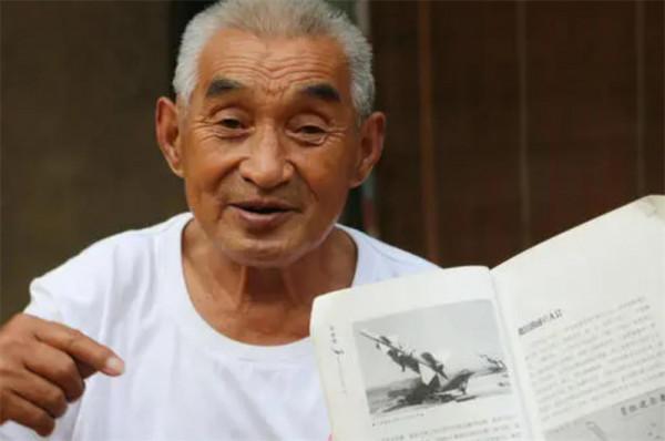 2019年，河北一村民看閱兵典禮時指著一個人：這不是村裡的老吳嗎