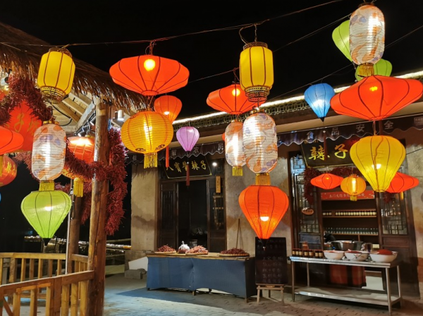 河北又一“假古鎮”走紅，耗資15億卻不收門票，網友：良心景區