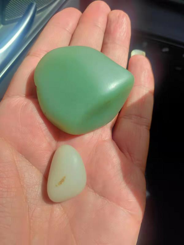 一塊顏色超級清爽的青玉