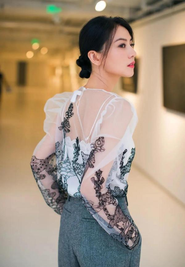 頂級典雅女神高圓圓，超凡脫俗的美麗、若即若離的青澀