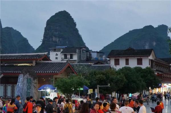 廣西:陽朔,西街,一去不復返的“洋人街”“懶人街” 廣西:陽朔,西街,一去不復返的“洋人街”“懶人街”