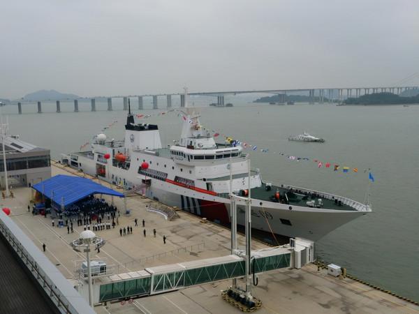 我國首艘萬噸級海事巡邏船服役，美軍專家發現小細節：這可太狠了