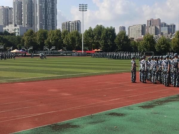風雨無阻,軍訓不止 風雨無阻,軍訓不止
