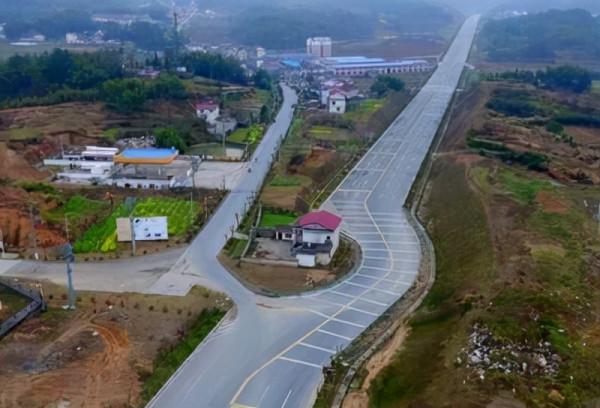 北京一“特殊”釘子戶，變成危房仍無人敢拆，屹立百年之久