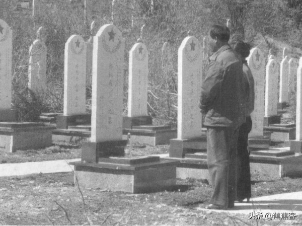 天山老兵陳俊貴:吃掉戰友的救命饅頭,他因愧疚攜妻兒守墓24年 天山老兵陳俊貴:吃掉戰友的救命饅頭,他因愧疚攜妻兒守墓24年