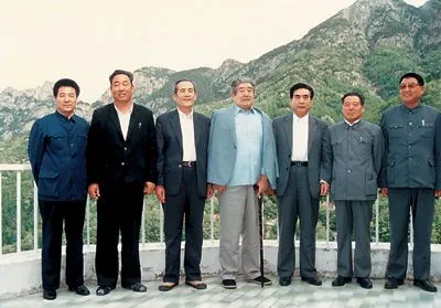 為西藏解放貢獻突出，寧夏政績優秀，當上副總理後，子女無人從政