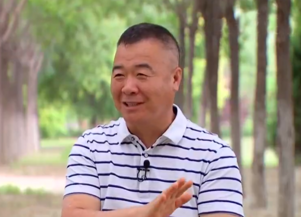 黑龍江大爺種植西葫蘆，一年銷售額高達一億，帶上千戶農民致富