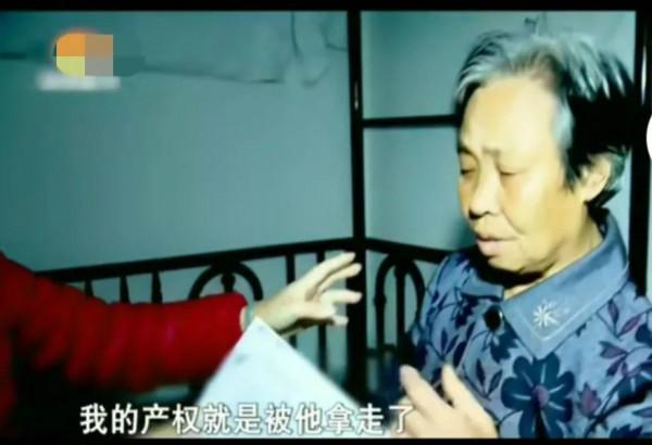 老母親將5套拆遷房給小兒子，卻要求大兒子贍養，兒子：我管不了